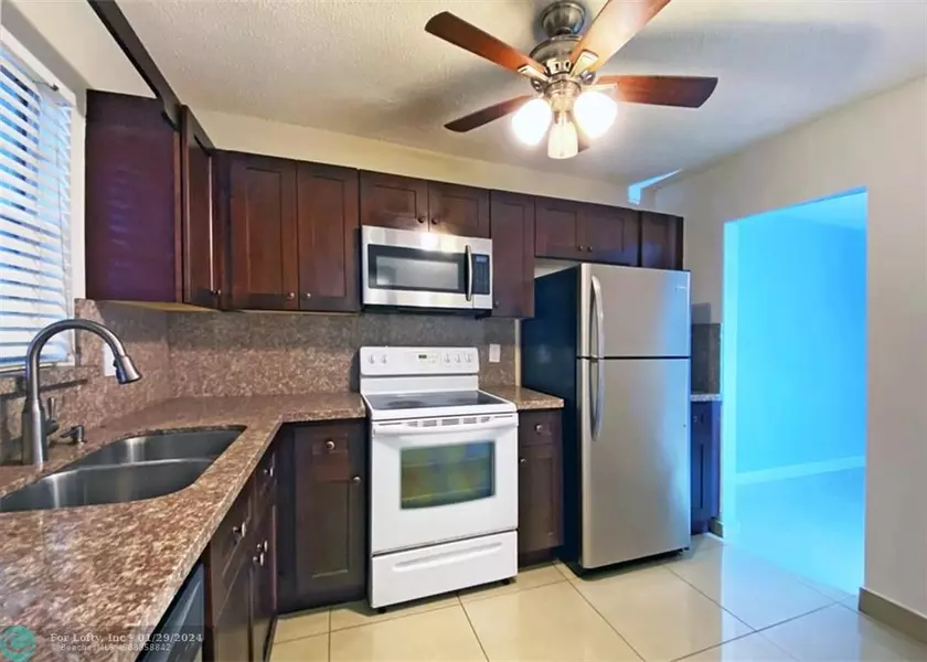 661 N University Dr  #1-206, Pembroke Pines, FL 33024