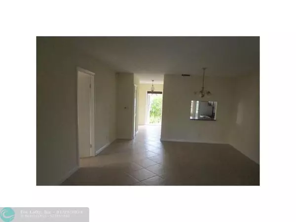 West Palm Beach, FL 33411,105 Lake Gloria Dr  #-