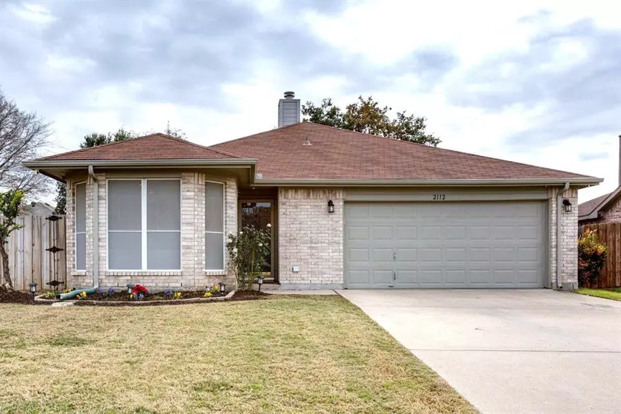 2112 Pond View Court, Grand Prairie, TX 75052