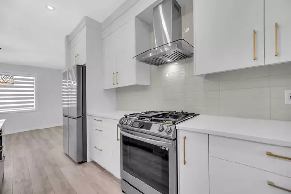 Chestermere, AB T1X 2T2,254 Chelsea PL