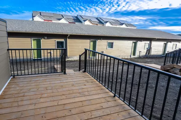 Chestermere, AB T1X 2S2,131 SOUTH SHORES CT