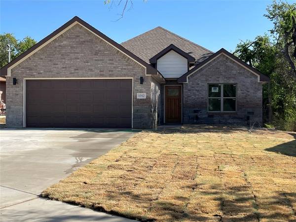 1312 Johnson Avenue, Ennis, TX 75119