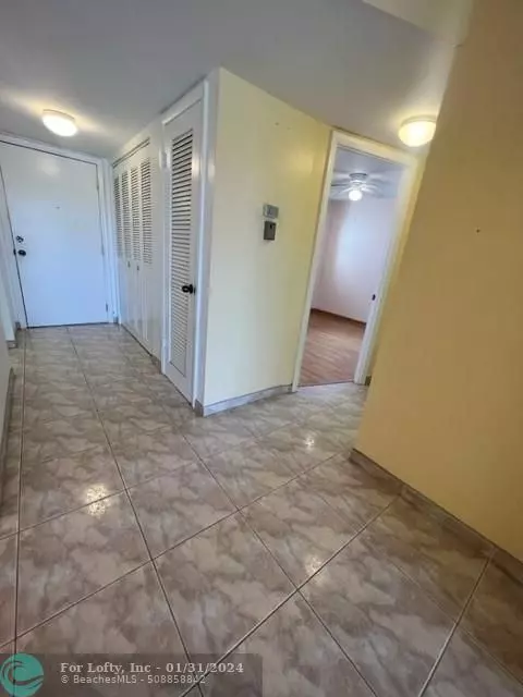 Sunrise, FL 33322,2750 W Sunrise Lakes Dr  #301