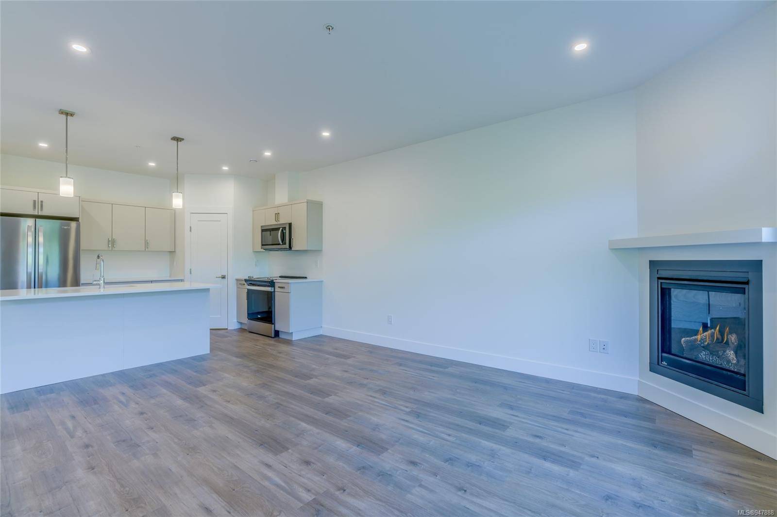 Nanaimo, BC V9T 0K1,5594 Linley Valley Dr #201