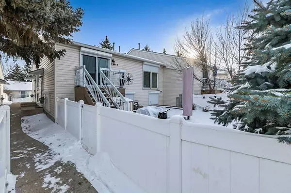 Calgary, AB T2W 4J5,11448 8 ST SW