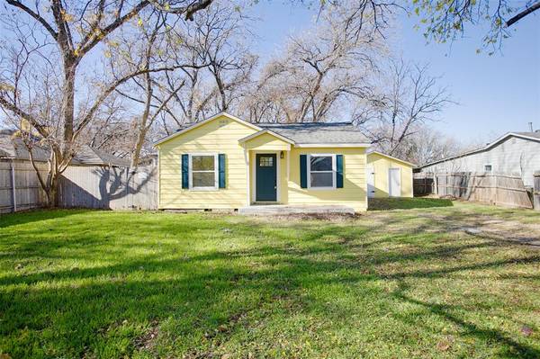 318 Pemberton Drive, White Settlement, TX 76108