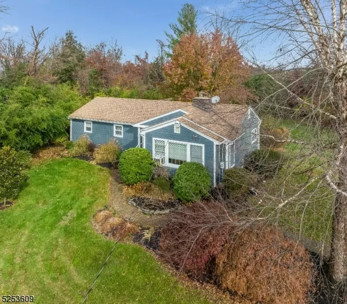 12 Iron Horse Dr, East Amwell Twp., NJ 08551