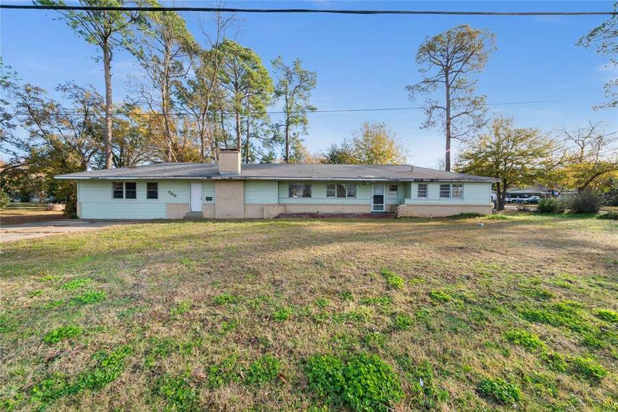 700 W Broadway Street, Winnsboro, TX 75494