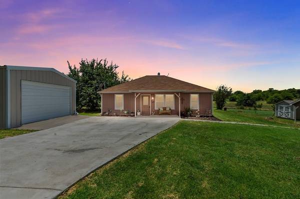 9205 Giant Drive, Joshua, TX 76058