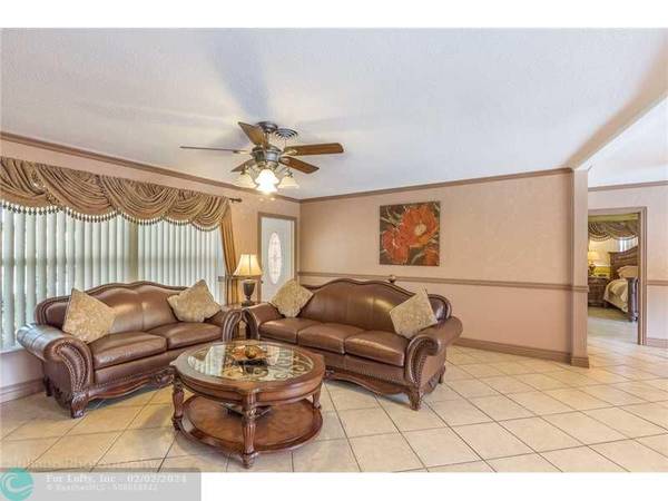 Pompano Beach, FL 33060,940 SE 10TH CT