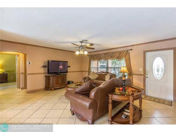 Pompano Beach, FL 33060,940 SE 10TH CT