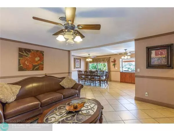 Pompano Beach, FL 33060,940 SE 10TH CT