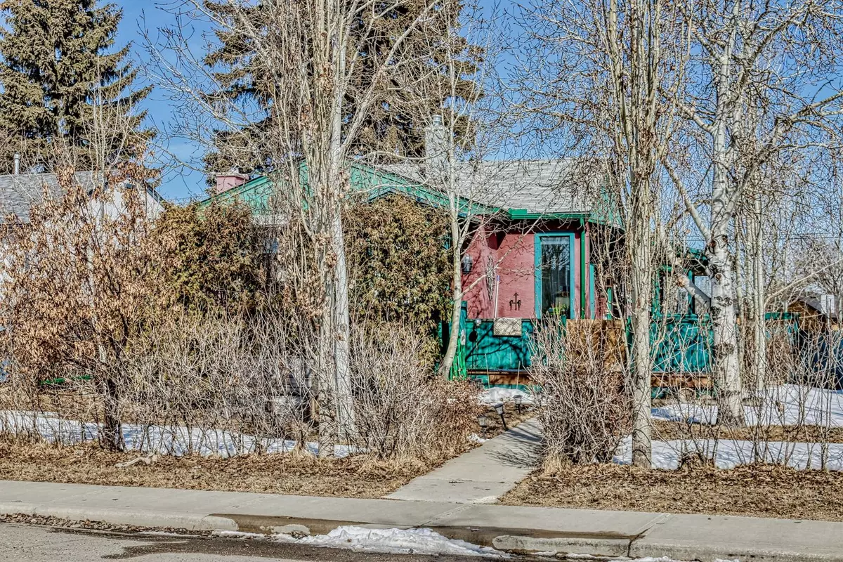 Calgary, AB T2E 1M1,540 17 AVE NE