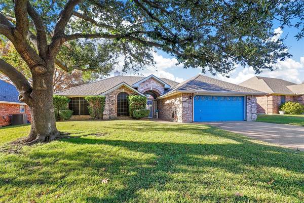 1221 Downwood Drive, Burleson, TX 76028