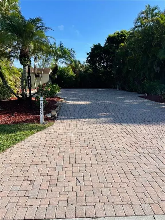 4682 Southern Breeze DR, Naples, FL 34114