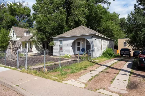 130 E Brookside ST, Colorado Springs, CO 80905