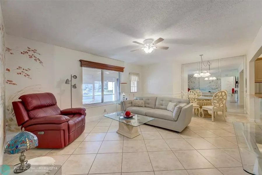 123 Lake Pine Cir  #D1, Greenacres, FL 33463