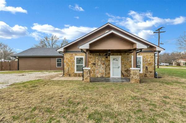 102 Maple Street, Paradise, TX 76073