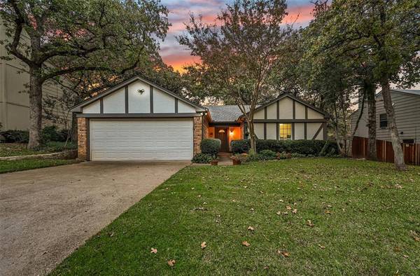 415 Knoll Wood Court, Euless, TX 76039