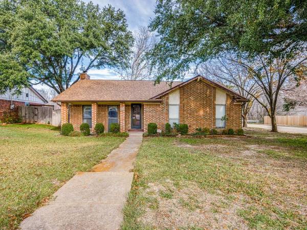 1633 Timberline Drive, Benbrook, TX 76126