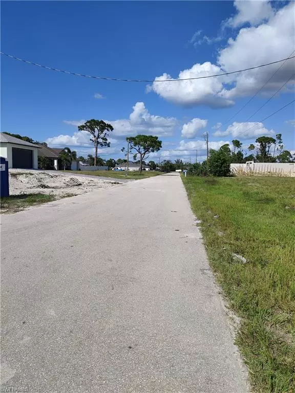 Cape Coral, FL 33993,4137 38th PL