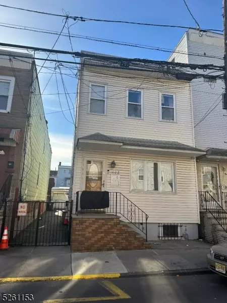 102 Nichols St, Newark City, NJ 07105