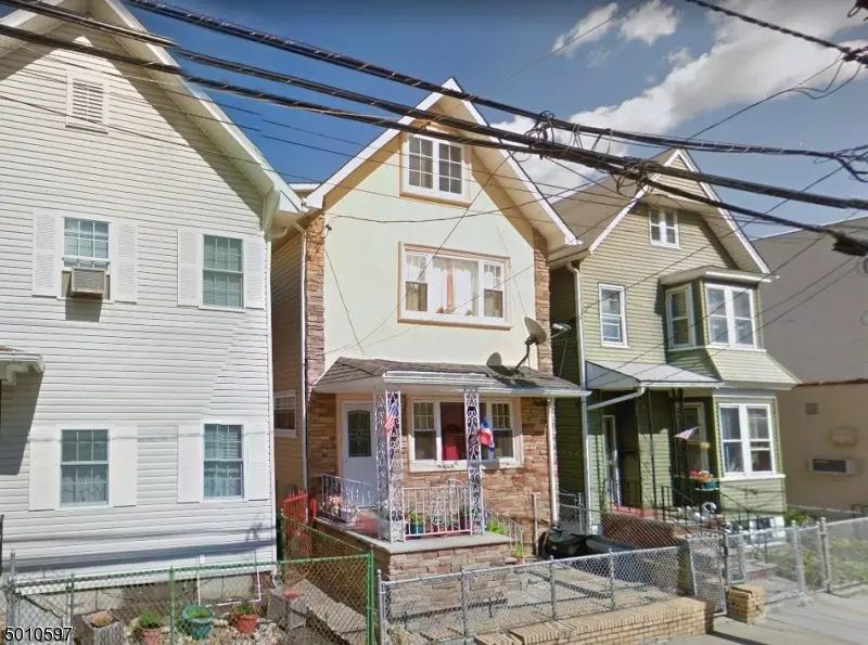 Harrison Town, NJ 07029,15 PATTERSON ST