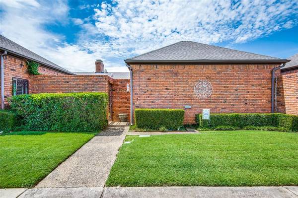 3208 Squireswood Drive, Carrollton, TX 75006