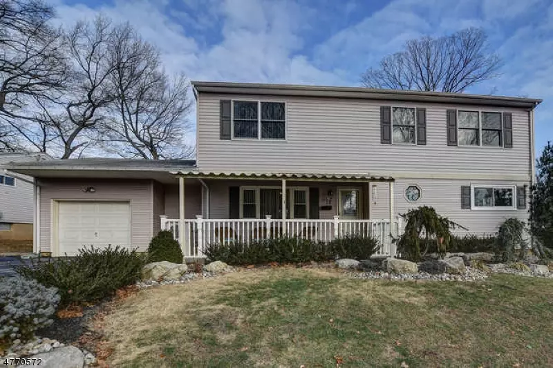 10 Woodland Rd, Jamesburg Boro, NJ 08831