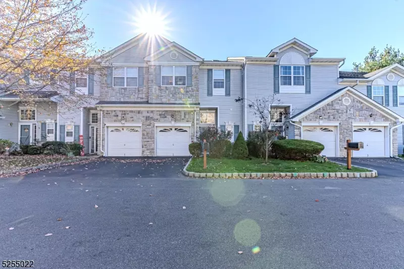 55 Rozalyn Ln, Old Bridge Twp., NJ 08879