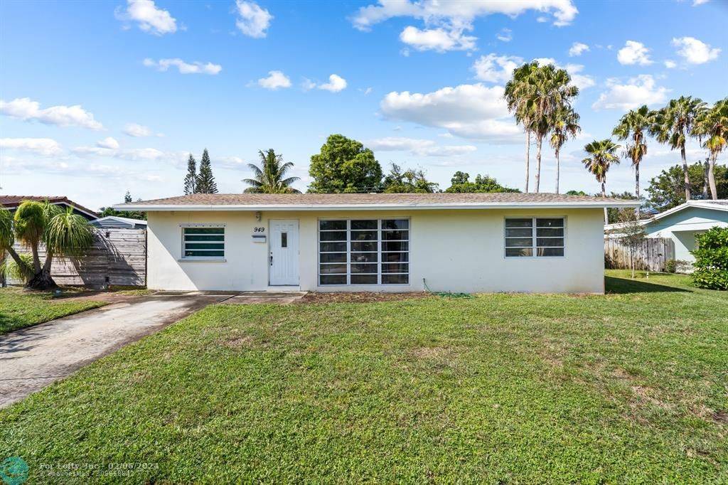 949 SE 5th St, Deerfield Beach, FL 33441
