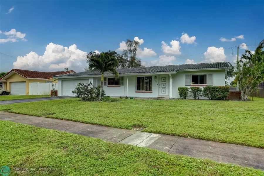 5260 SW 3rd St, Plantation, FL 33317