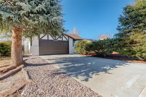 Colorado Springs, CO 80915,2240 Heathercrest DR