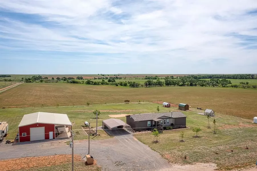 12702 N 1740 Road, Erick, OK 73645