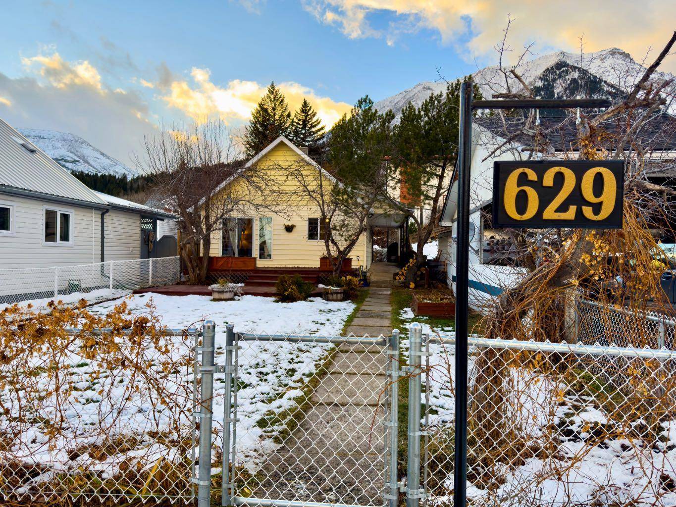 Hillcrest, AB T0K1C0,629 227 ST
