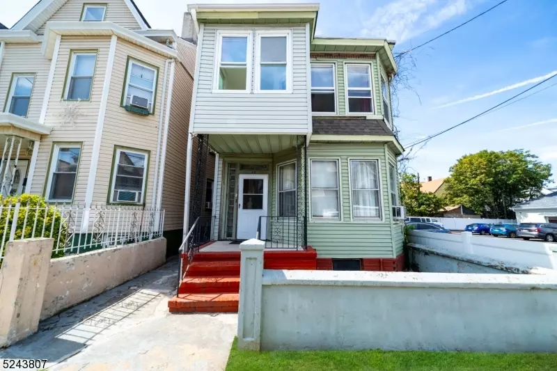 18 E 20Th St, Paterson City, NJ 07513