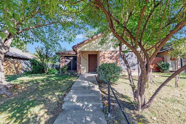 7228 Blackthorn Drive, Fort Worth, TX 76137