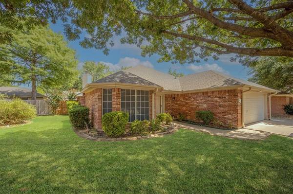 804 Lisa Street, Burleson, TX 76028