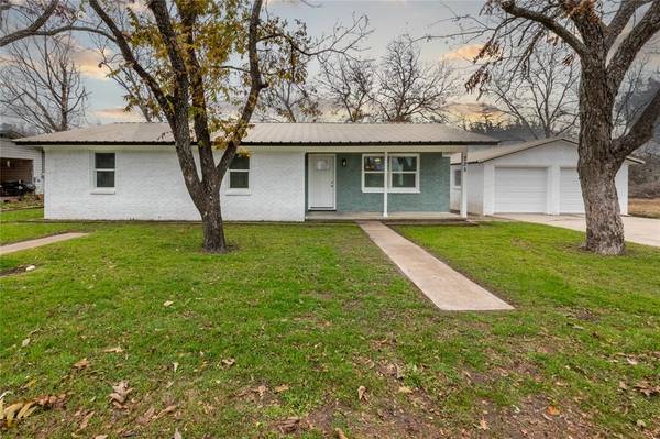 725 E White Street, Hamilton, TX 76531