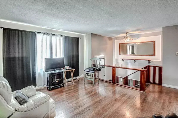 Calgary, AB T2J 0T3,205 Allan CRES SE