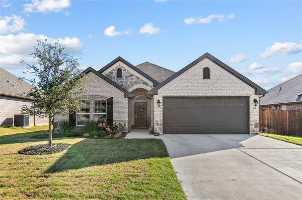 116 Gardenia Drive, Azle, TX 76020