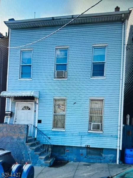 32 20Th Ave, Paterson City, NJ 07501