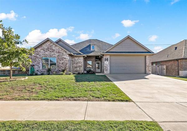 1607 Summercrest Drive, Cleburne, TX 76033