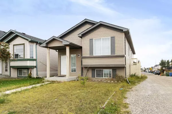 Calgary, AB T3J 4A2,17 Martinvalley PL NE