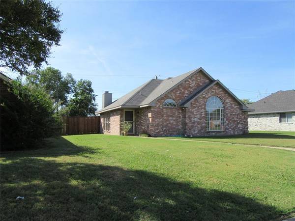 1302 Old Knoll Drive, Wylie, TX 75098