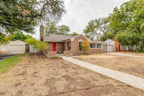 6433 Rosemont Avenue, Fort Worth, TX 76116