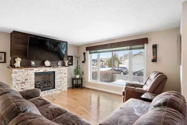 Calgary, AB T2J 4E3,131 Queensland CIR SE