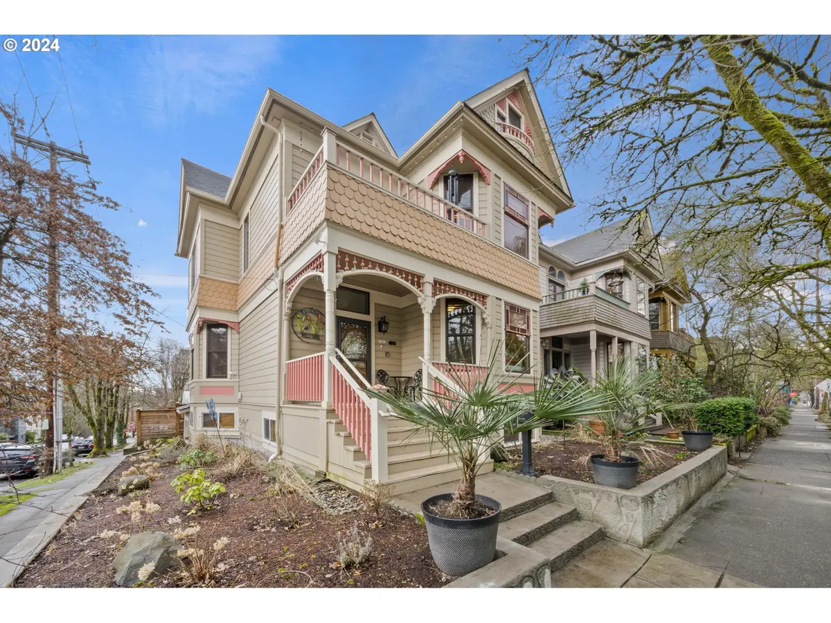 Homes for sale 3402 S CORBETT AVE, Portland, OR 97239 MLS24524...