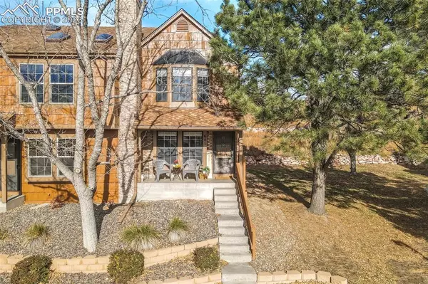 6851 Mountain Top LN, Colorado Springs, CO 80919