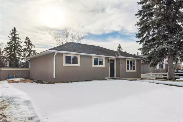 Calgary, AB T2B 1R3,2052 Cottonwood CRES SE